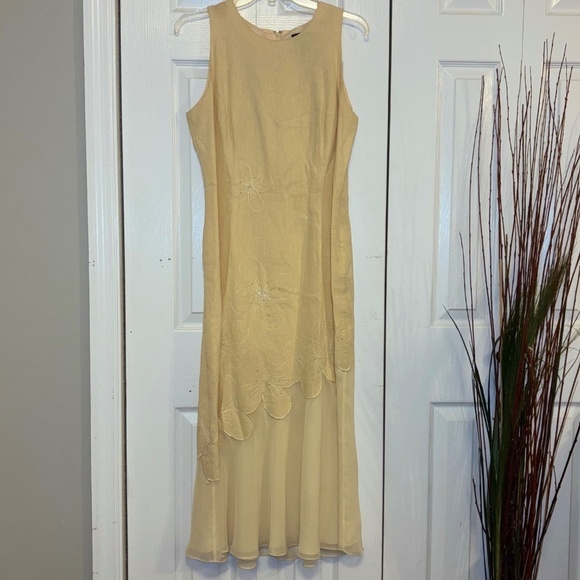 Plaza collection size 10 beautiful yellow long maxi dress - Picture 2 of 10